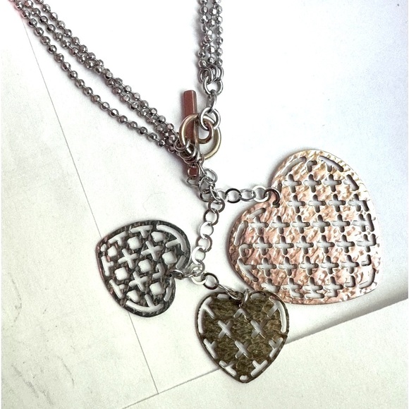 โจ Exquisite Vintage Tri-Coloured Sterling Silver Three Heart Necklace from Italy - Picture 3 of 13